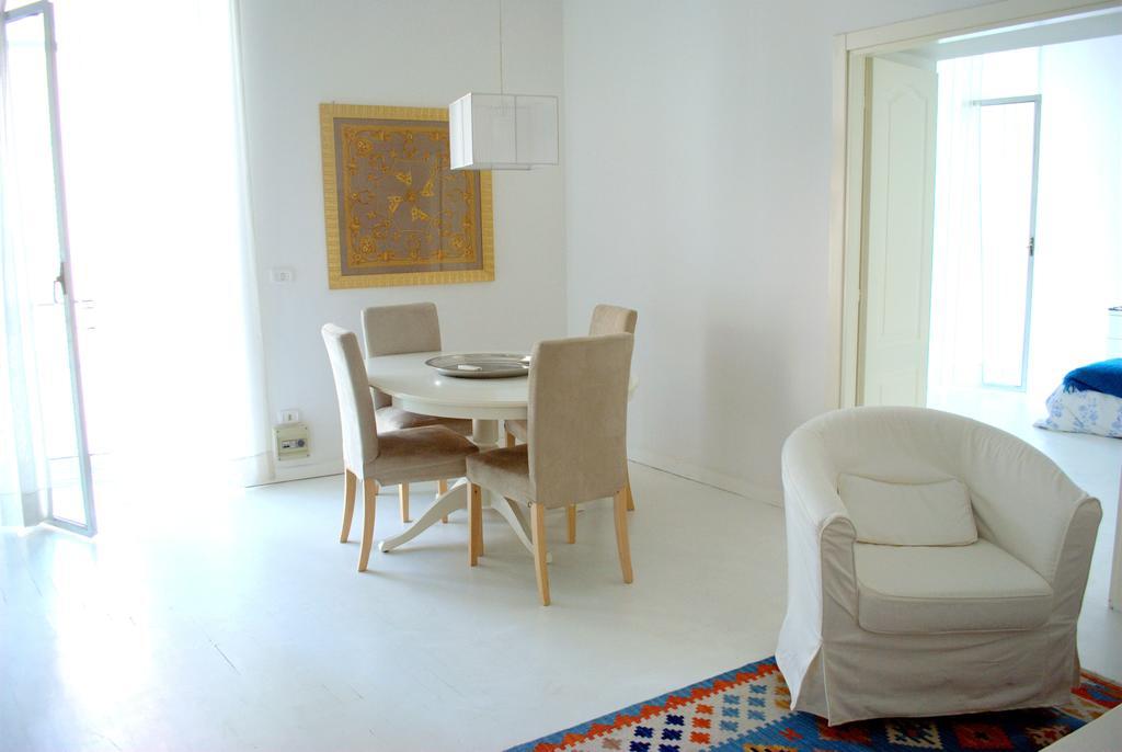 Relais Piazza Dei Martiri Bed and Breakfast Napels Kamer foto